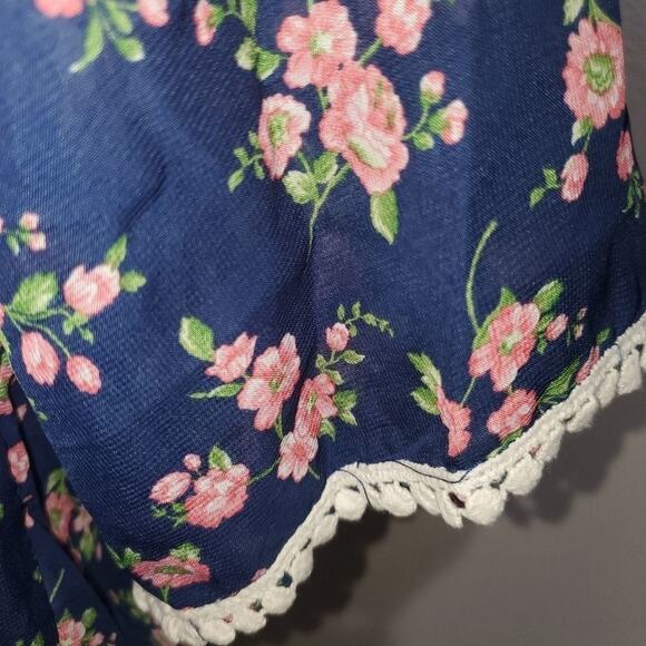 Zunie size 8 floral sheer crop top with crochet detail. - Picture 4 of 11